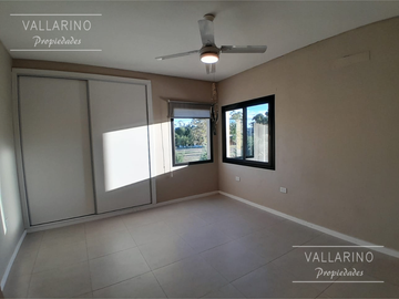 Casa 3 dormitorios con parque, Loteo San Juan Primero, Colón.