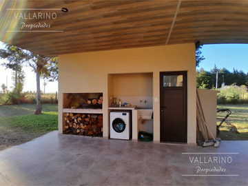 Casa 3 dormitorios con parque, Loteo San Juan Primero, Colón.