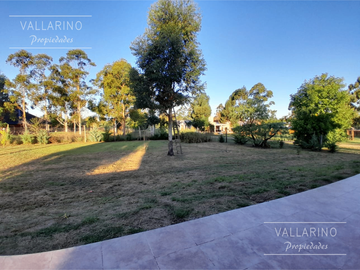 Casa 3 dormitorios con parque, Loteo San Juan Primero, Colón.