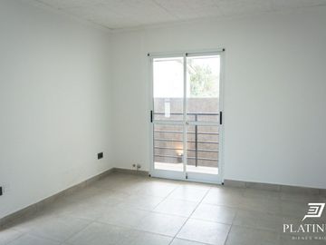 Casa en venta de 2 dormitorios c/ cochera en Otros Barrios