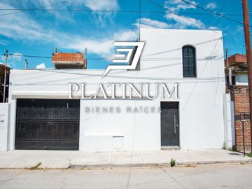Casa en venta de 2 dormitorios c/ cochera en Otros Barrios