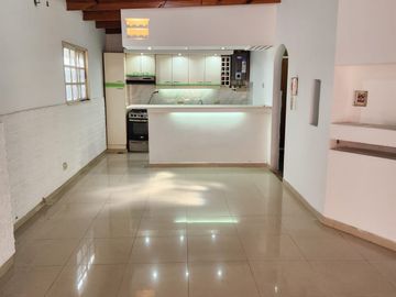 VENTA. PH 4 ambientes c/patio y parrilla. Muy bueno. Guamini al 2800. MATADEROS