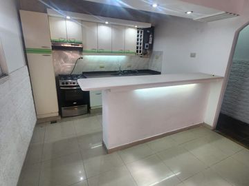 VENTA. PH 4 ambientes c/patio y parrilla. Muy bueno. Guamini al 2800. MATADEROS