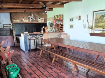Casa en venta de 3 dormitorios c/ cochera en Tandil