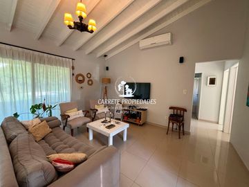 Casa en venta de 3 dormitorios con Pileta. APTO CRÉDITO. El Recodo.
