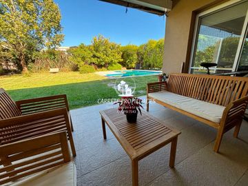 Casa en venta de 3 dormitorios con Pileta. APTO CRÉDITO. El Recodo.
