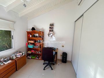 Casa en venta de 3 dormitorios con Pileta. APTO CRÉDITO. El Recodo.