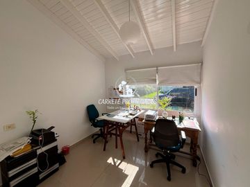 Casa en venta de 3 dormitorios con Pileta. APTO CRÉDITO. El Recodo.