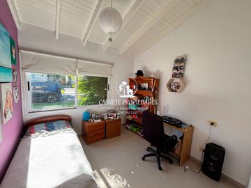 Casa en venta de 3 dormitorios con Pileta. APTO CRÉDITO. El Recodo.