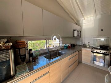 Casa en venta de 3 dormitorios con Pileta. APTO CRÉDITO. El Recodo.