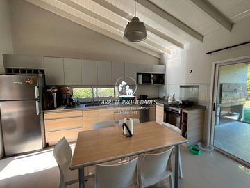 Casa en venta de 3 dormitorios con Pileta. APTO CRÉDITO. El Recodo.