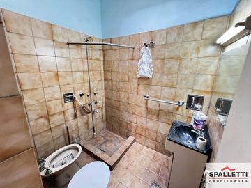 Casa en venta de 3 dormitorios c/ cochera en Ramos Mejía