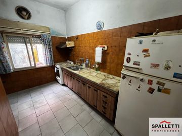 Casa en venta de 3 dormitorios c/ cochera en Ramos Mejía