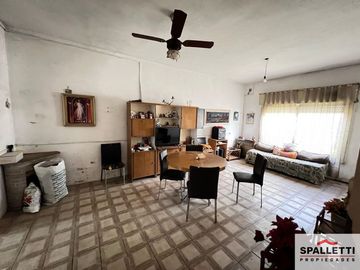 Casa en venta de 3 dormitorios c/ cochera en Ramos Mejía
