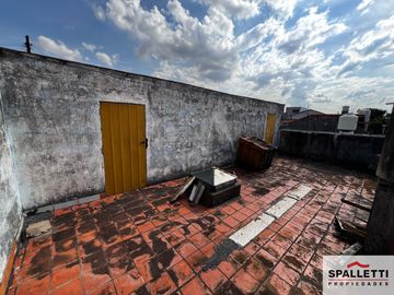 Casa en venta de 3 dormitorios c/ cochera en Ramos Mejía
