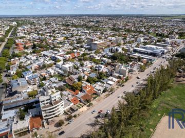 Casa en venta de 3 dormitorios c/ cochera en Universitario