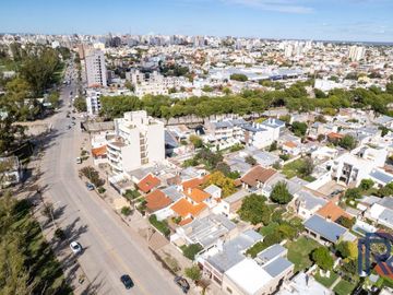 Casa en venta de 3 dormitorios c/ cochera en Universitario
