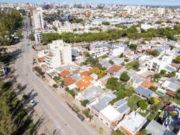 Casa en venta de 3 dormitorios c/ cochera en Universitario