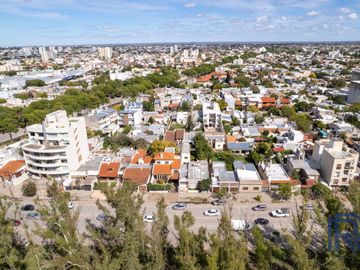 Casa en venta de 3 dormitorios c/ cochera en Universitario
