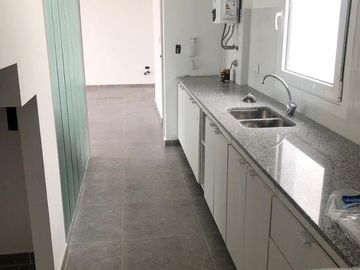 44 E/ 16 Y 17 - DUPLEX DE 3 DOR