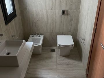 7 e/ 39 y Plaza Olazábal- DEPTO DE 3 DOR