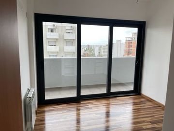 7 e/ 39 y Plaza Olazábal- DEPTO DE 3 DOR