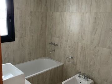 7 e/ 39 y Plaza Olazábal- DEPTO DE 3 DOR