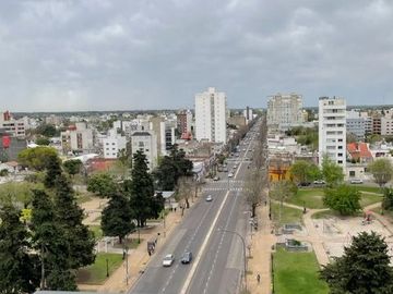 7 e/ 39 y Plaza Olazábal- DEPTO DE 3 DOR