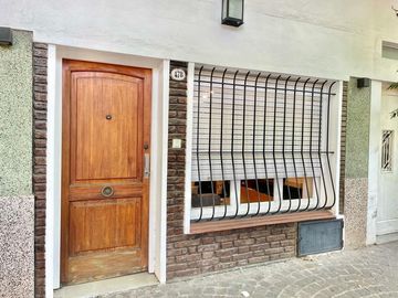 PH en venta TOTALMENTE RECICLADO en San Isidro! 2 ambientes con pequeño patio!