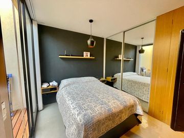 PH en venta TOTALMENTE RECICLADO en San Isidro! 2 ambientes con pequeño patio!