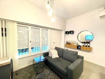 PH en venta TOTALMENTE RECICLADO en San Isidro! 2 ambientes con pequeño patio!