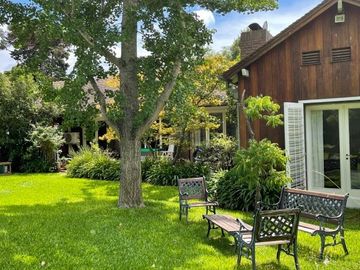 Casa en venta de 4 dormitorios c/ cochera en Malvinas Argentinas