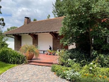 Casa en venta de 4 dormitorios c/ cochera en Malvinas Argentinas