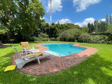Casa en venta de 4 dormitorios c/ cochera en Malvinas Argentinas
