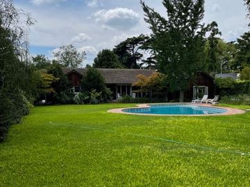 Casa en venta de 4 dormitorios c/ cochera en Malvinas Argentinas