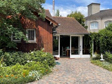 Casa en venta de 4 dormitorios c/ cochera en Malvinas Argentinas