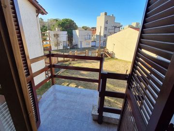 Dúplex en venta de 2 dormitorios c/ cochera en Costa Azul