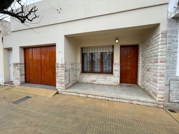Casa en venta de 2 dormitorios c/ cochera en 9 de Julio