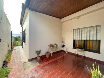 Casa en venta de 2 dormitorios c/ cochera en 9 de Julio