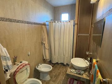 Venta Monte Grande Amplio Chalet + Local Comercial + 2 Departamentos!