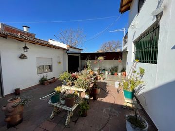 Venta Monte Grande Amplio Chalet + Local Comercial + 2 Departamentos!