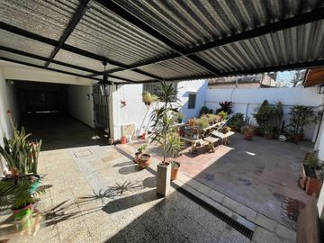 Venta Monte Grande Amplio Chalet + Local Comercial + 2 Departamentos!
