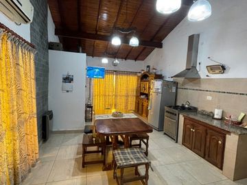 Venta Monte Grande Amplio Chalet + Local Comercial + 2 Departamentos!