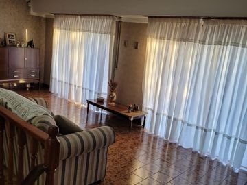 Venta Monte Grande Amplio Chalet + Local Comercial + 2 Departamentos!