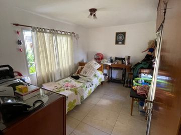 Venta Monte Grande Amplio Chalet + Local Comercial + 2 Departamentos!