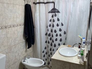 Venta Monte Grande Amplio Chalet + Local Comercial + 2 Departamentos!