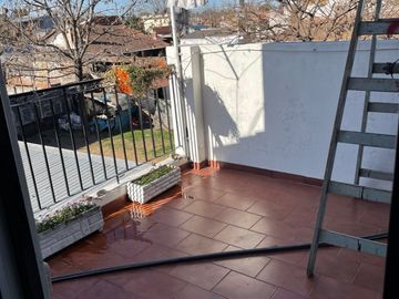 Venta Monte Grande Amplio Chalet + Local Comercial + 2 Departamentos!