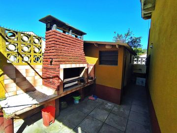 Departamento en venta de 2 dormitorios c/ cochera en San Bernardo
