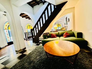 Excepcional Casa colonial auténtica en Alquiler en Martínez