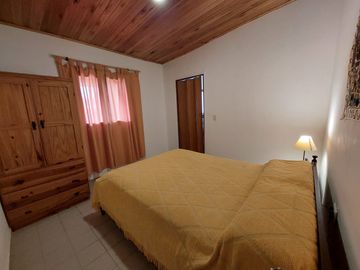 0228-Excelente Casa en alquiler temporario 3 dormitorios c/coch en V.C.Brochero